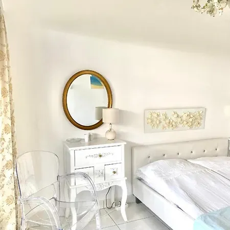 Fleur D'azur 100 M De La Plage 아파트